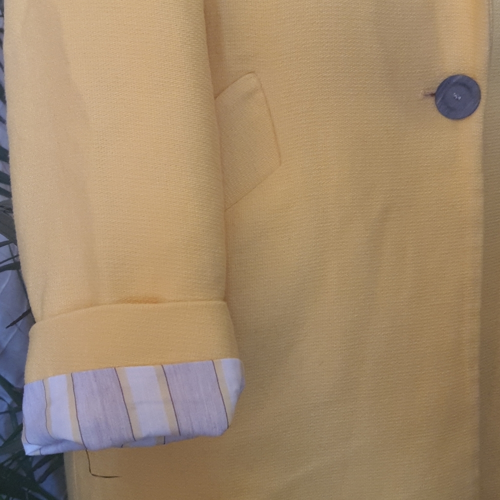 Blazer - Picture 3 of 4